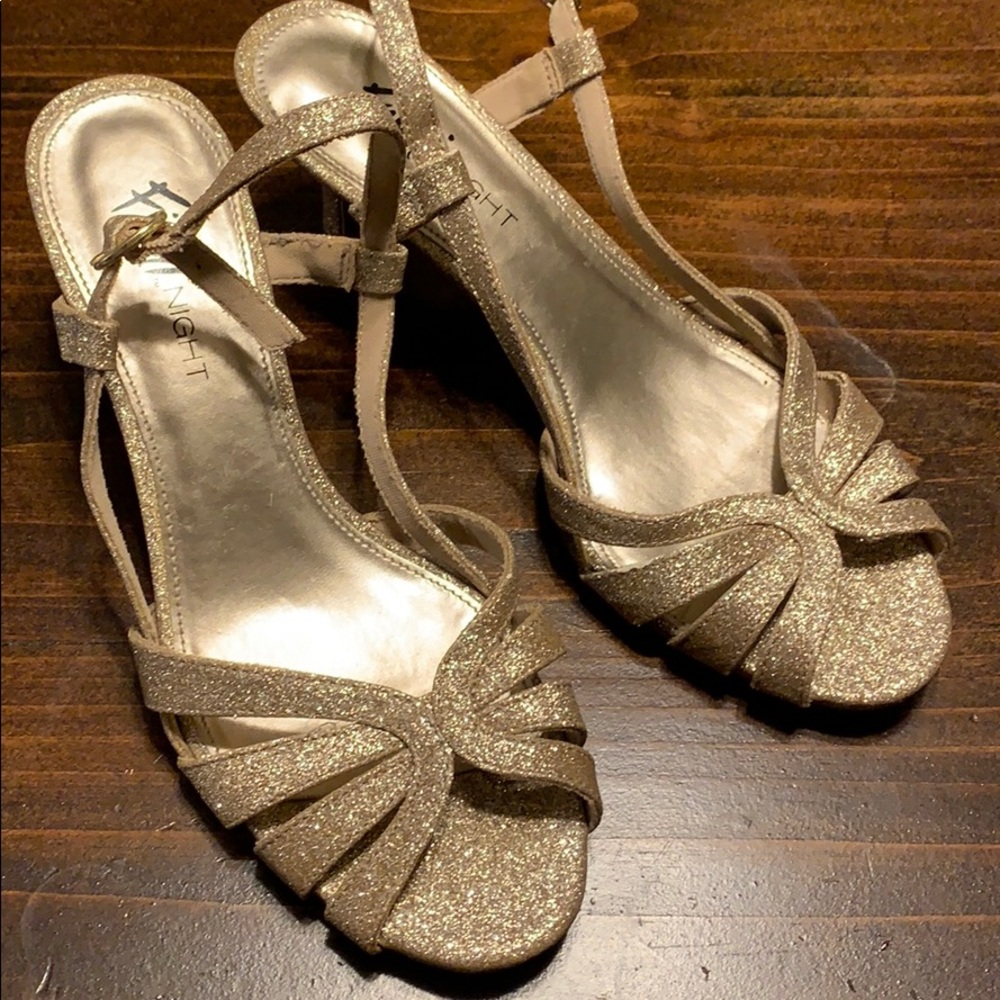 Gold sparkly heals